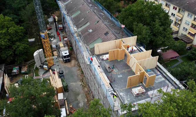 Aufstockung in Holzbauweise für mehr Wohnraum. Foto: NHW